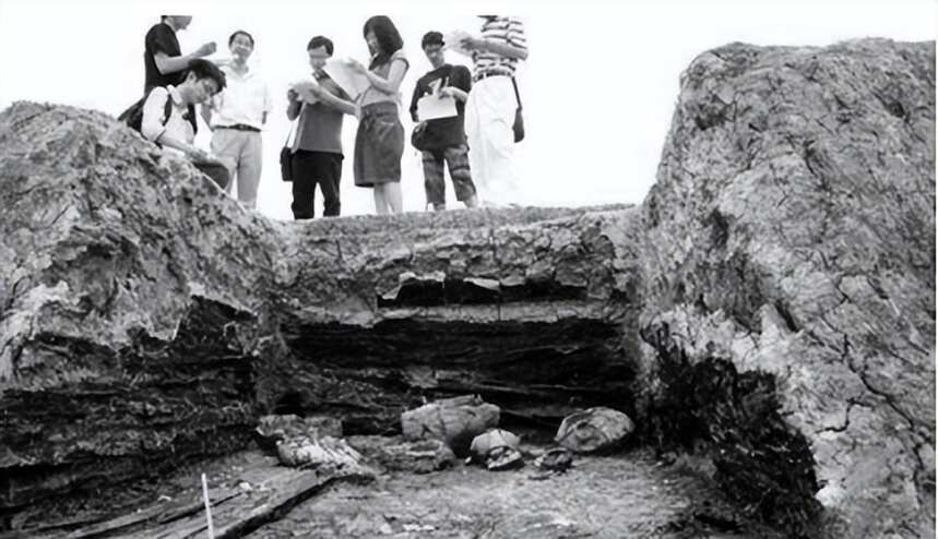 1974年，放羊娃捡到铜器卖废品站，却意外牵出战国古墓群