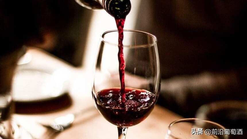 葡萄酒在口腔中的味觉感受，葡萄酒通过口腔感受所带来的触感