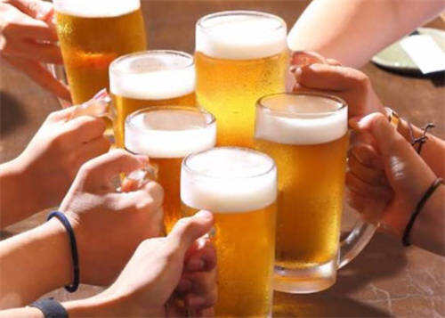 啤酒比葡萄酒对健康更有益(葡萄酒和啤酒哪个健康)