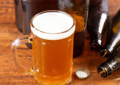 精酿啤酒与瓶啤和扎啤有什么区别「扎啤属于精酿啤酒吗」