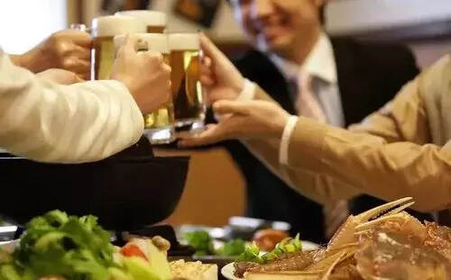 中国酒桌文化和礼仪：如何打开酒局话题