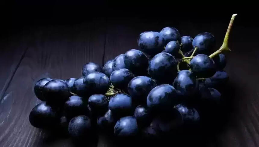 葡萄酒的生产工艺包括哪些？红酒是如何成为餐桌上的美味！