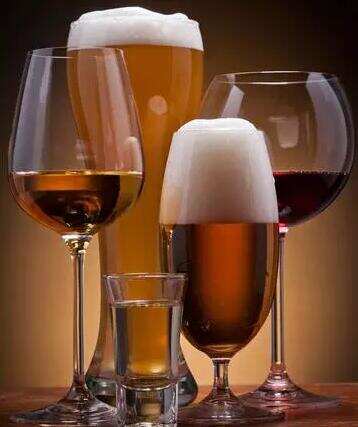 葡萄酒和啤酒哪个热量更高