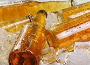 冰镇啤酒:冰盐水比冰块更给力