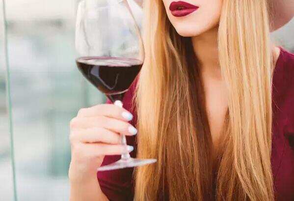 女人如红酒，红酒如女人