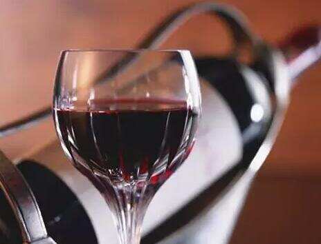 红酒能改善失眠吗?