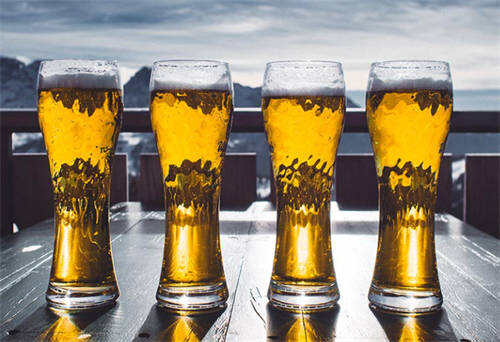 啤酒中所含的营养成分包括,啤酒的基本营养成分