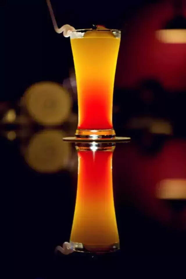 “七色彩虹”鸡尾酒的科学原理（彩虹鸡尾酒配方以及顺序）