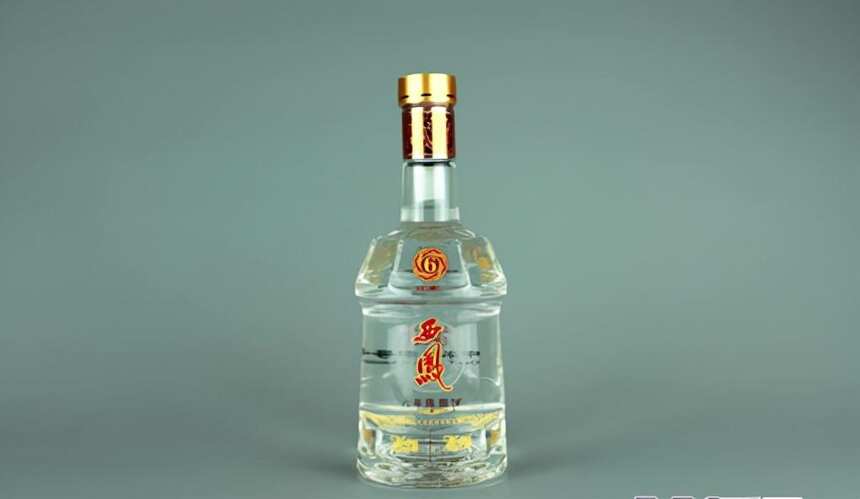 中国6大“光瓶”白酒，因太便宜被当成差酒，却是100%纯正粮食酒