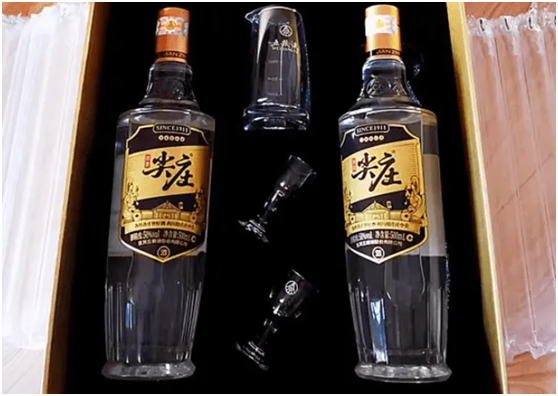 中国4款“裸瓶白酒”，好喝不贵，都是100%纯粮酿，懂酒的常买