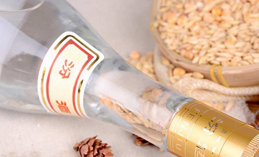 酒圈里的2款“夺命”酒，新疆乌苏榜上有名，这款白酒也位列其中