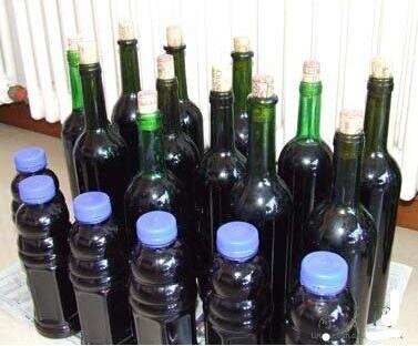 自酿葡萄酒保存一段时间后，出现浑浊能不能喝？
