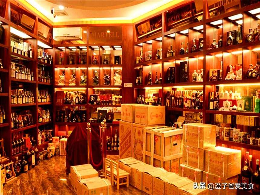 上海富豪爱藏酒，10年藏了80瓶茅台，行家看完却说：损失一套房