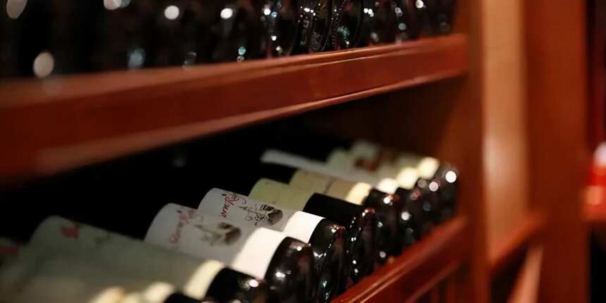 葡萄酒的保质期为什么标注十年？
