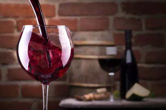 葡萄酒也有保质期，爱喝葡萄酒的你都会存酒吗？