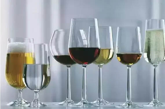 喝葡萄酒时的“三要”“五不要”