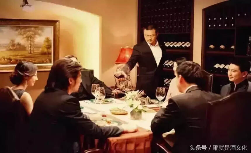 为什么中国人一上桌就要喝酒？
