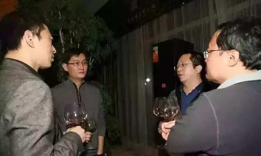 最会喝酒的5位企业家：马云能喝半斤白酒，周鸿祎因喝醉磕掉门牙