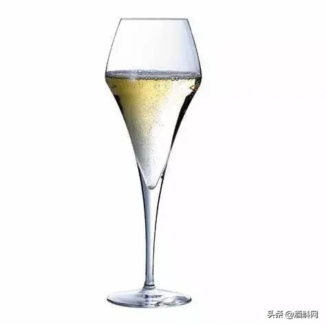 过去300年，酒杯的容量增加了7倍！| 葡萄酒杯进化史