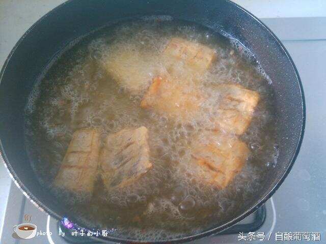 带鱼很贵不能浪费，教你土豆烧带鱼的作法，简单好吃