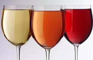如何观察葡萄酒颜色？颜色又能告诉我们哪些信息？