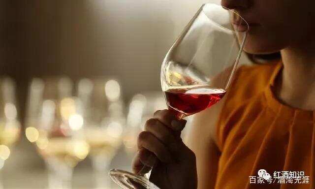 红酒小白必看！世界最著名品酒师是如何判断一款红酒好坏的