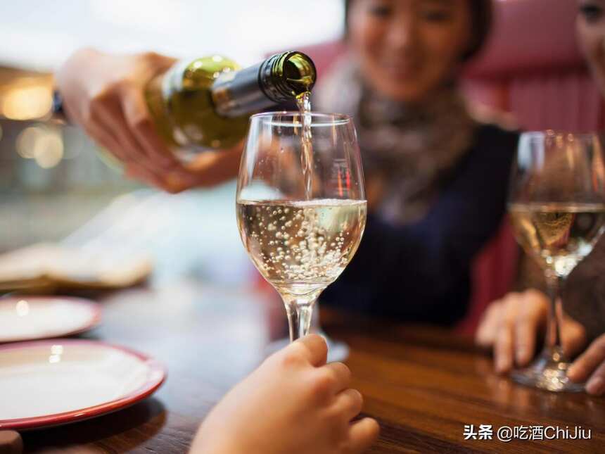 餐厅里，常见的白葡萄酒有哪些？
