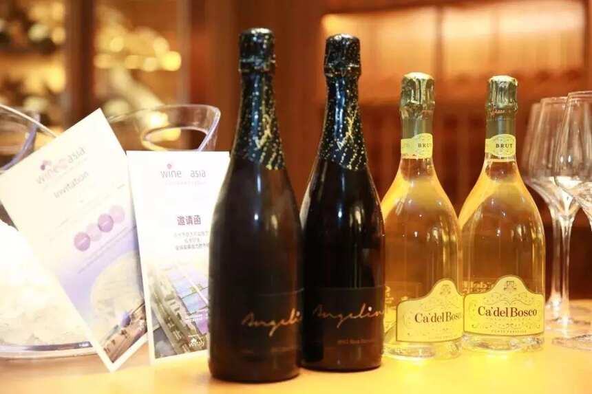 百高与意大利维罗纳展会签约，联手打造深圳国际酒展Wine to Asia