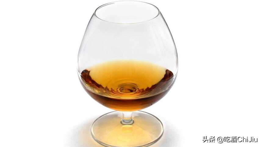 红酒、威士忌、白兰地，为什么都要用“橡木桶”陈酿？
