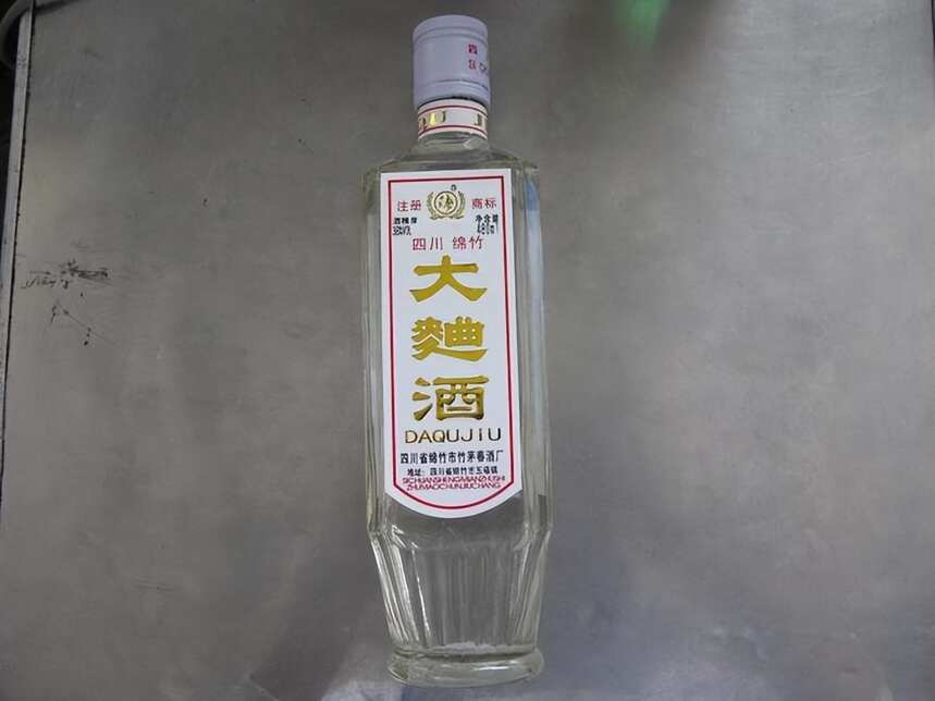 中国一名酒“陨落”，曾是川西白酒一霸，却因偏心眼堕入泥潭