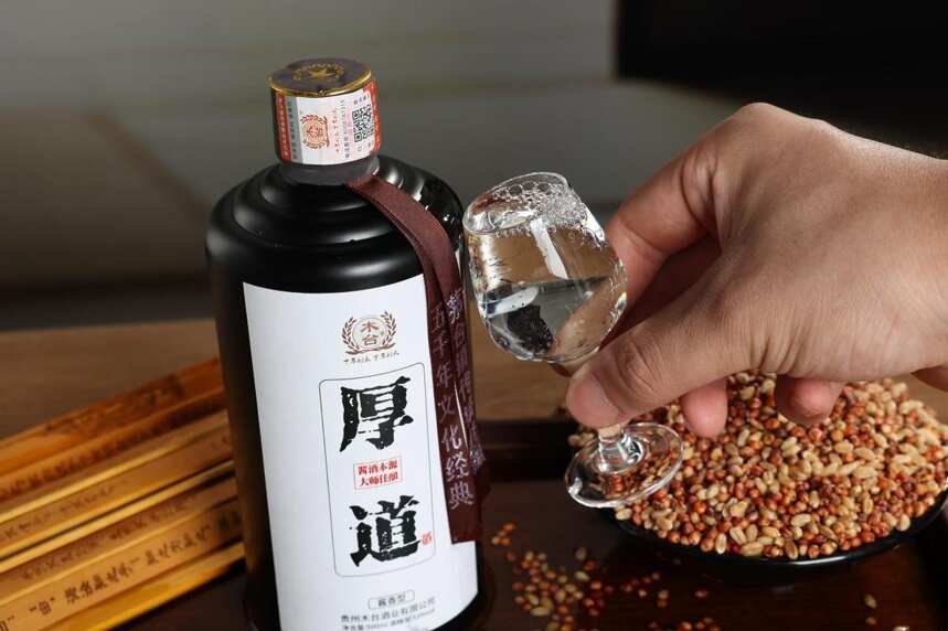 贵州人喝酒“怪象”，嘴上都说茅台好，但常喝的却是这4款平价酒