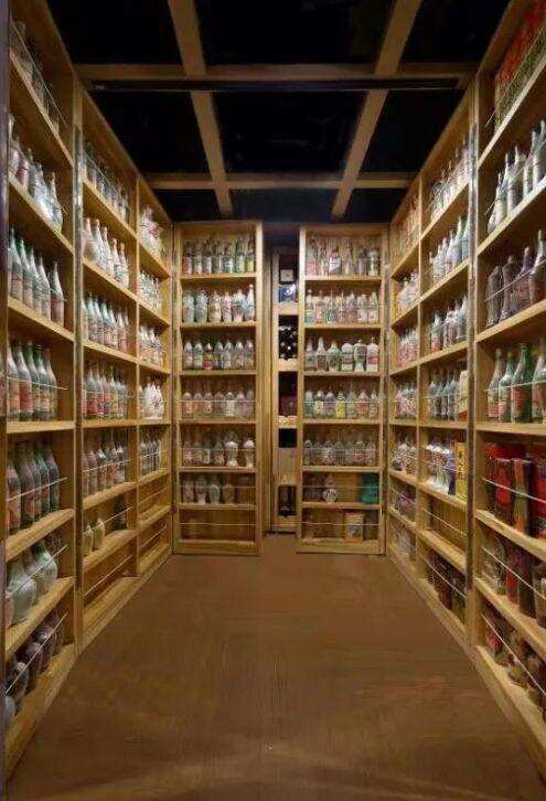 名人藏酒 | 藏酒近3万瓶，中国陈年白酒品种收藏第一人