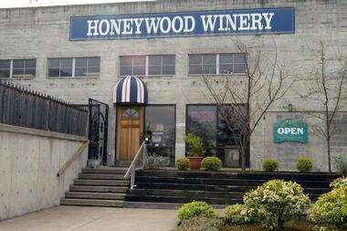 蜂蜜木酒庄 Honeywood Winery