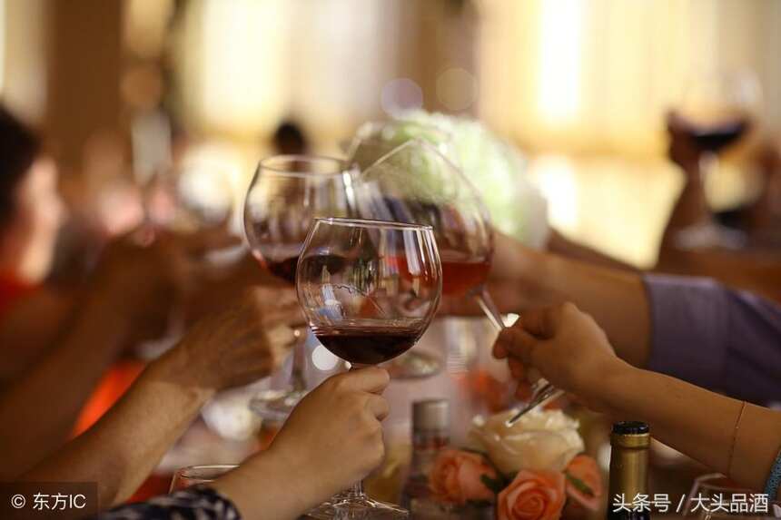 喝红酒时的注意事项，葡萄酒的餐桌礼仪！