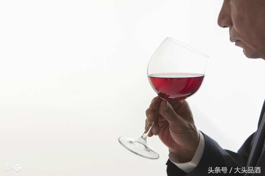 大头品酒：简单的几步教你如何鉴别红酒的好坏！