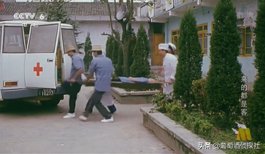 年轻人为什么反感酒桌文化，赵本山30年前的电影是最好的答案