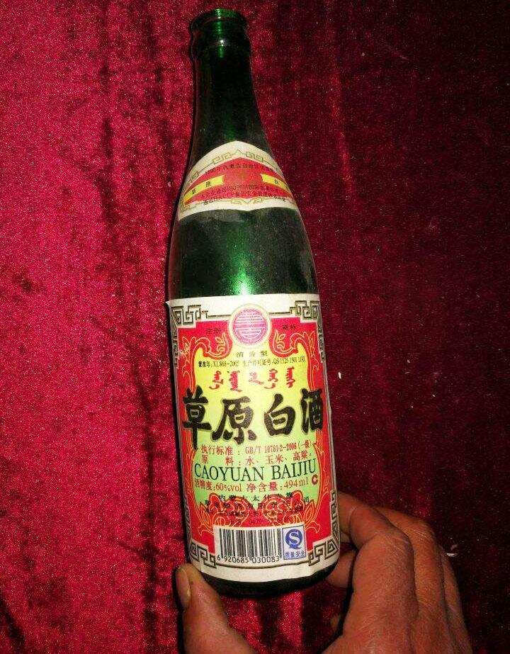 内蒙古人最爱的一款酒！性子烈烫食道，当地人叫“坛儿草”