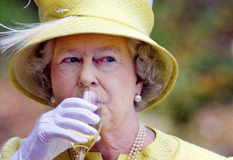 哈里王子大婚喝了什么酒？原来英国王室都是酒腻子