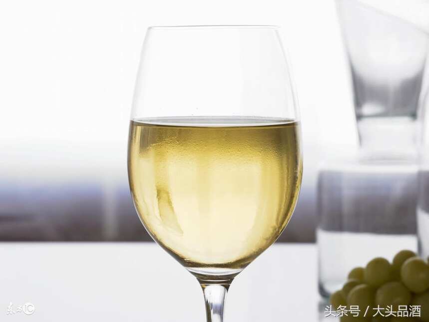 大头品酒：为什么葡萄酒喝起来有点“酸”！