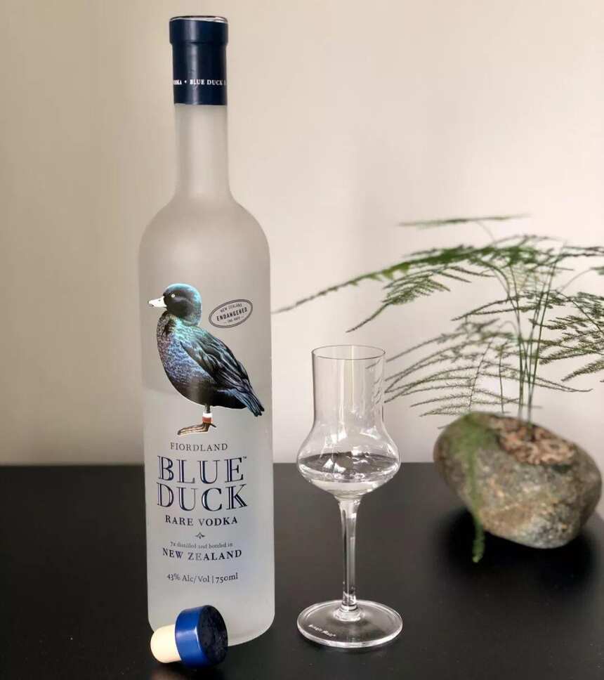 荐酒：新西兰蓝鸭伏特加