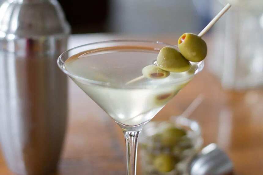 Dry Martini——搅拌，不要摇匀