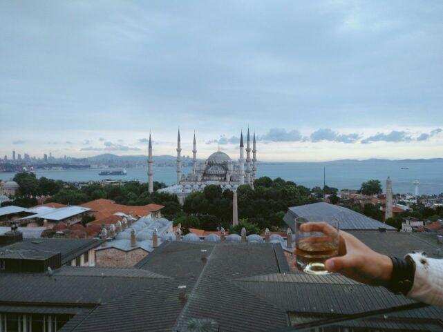 喝了“壮阳”的本地酒Boza，我醉倒在伊斯坦布尔