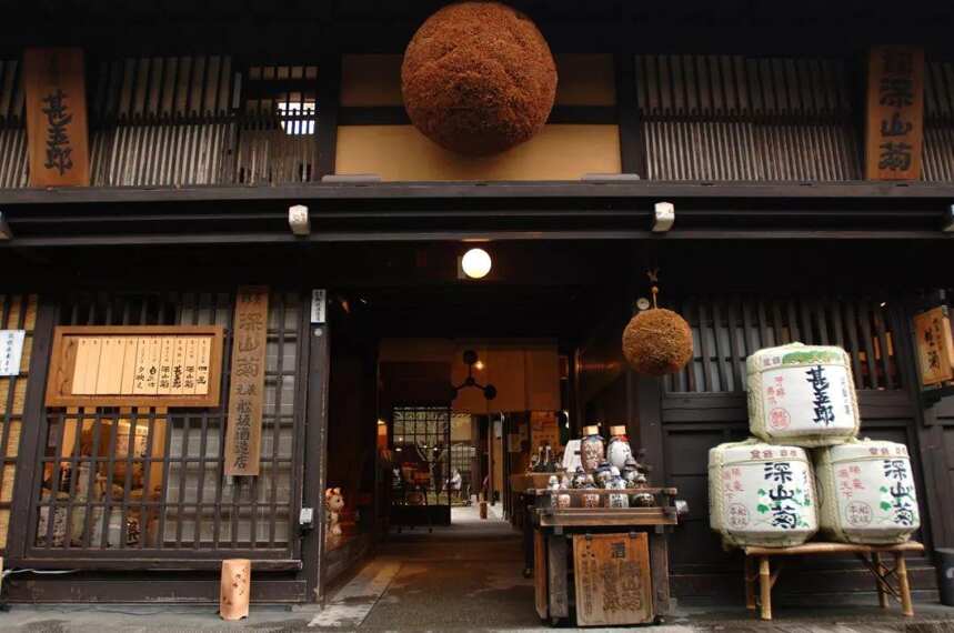 为什么日本酒厂的门面一定要挂个球