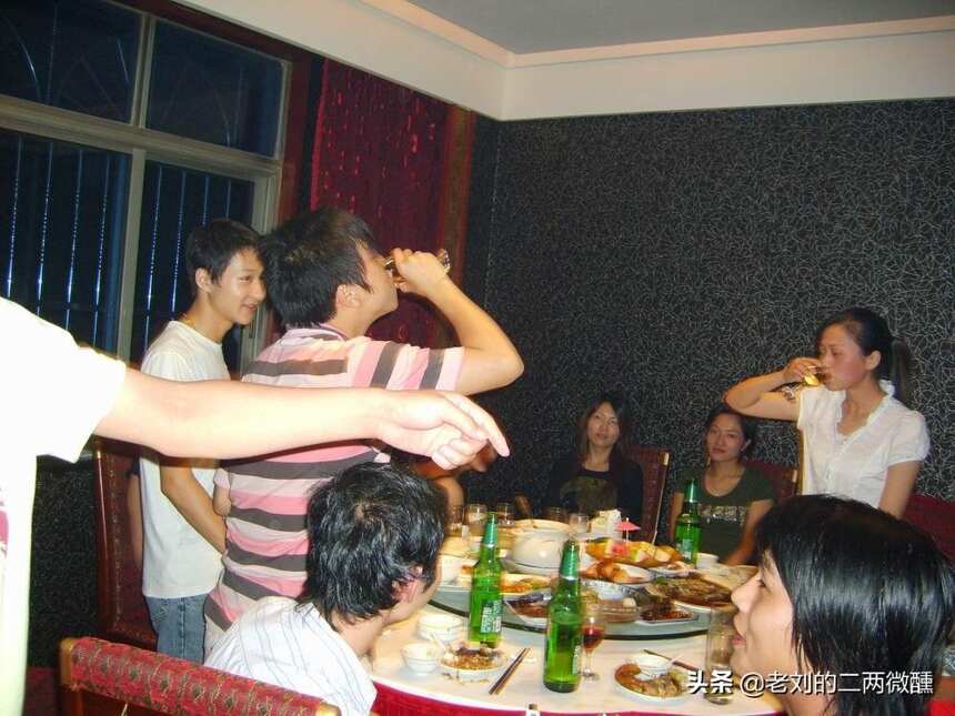 新疆本地“网红酒”，被年轻人称为“最难喝”，年销售额却破百亿