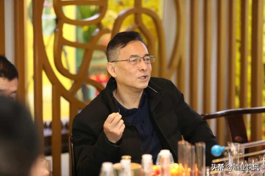 著名营销专家刘春雄老师做客皇沟酒业营销中心