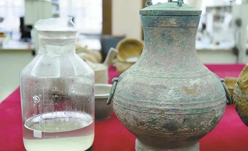 1996年辽宁民工挖出4.5吨百年前的老酒，验证了白酒要这样存才长久