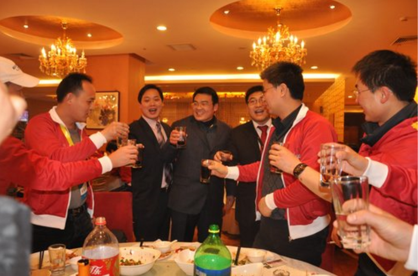 酒桌上喝酒，东北人杯干为敬，蒙古人醉酒为敬，河南人出乎意料
