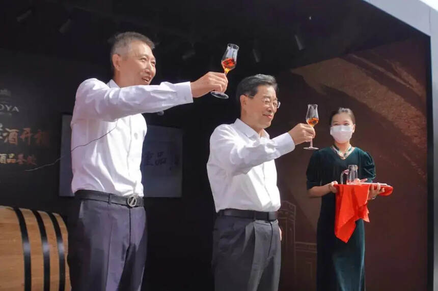 可雅白兰地30年老酒开桶，中国收获一张全顶级白兰地舞台入场券