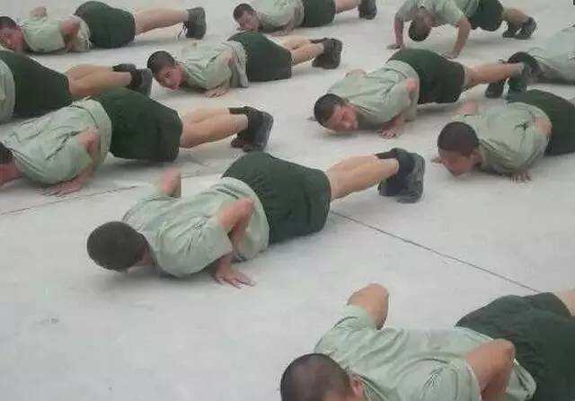 其实中国军营也是杂技团，看完你还敢来军营吗？