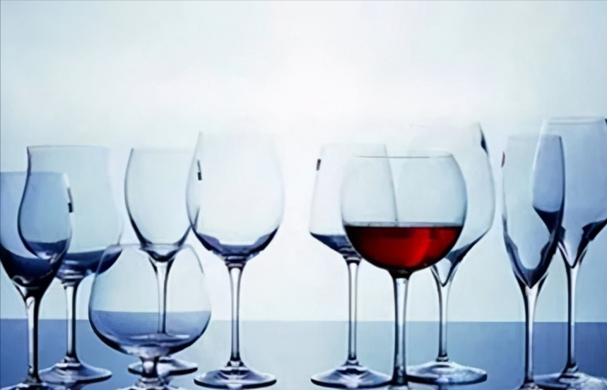 红酒知识丨如何选择合适红酒酒杯？